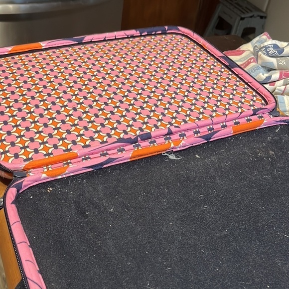 Vera Bradley computer case. Great condition handles show wear. 17 x 12 - Picture 4 of 4